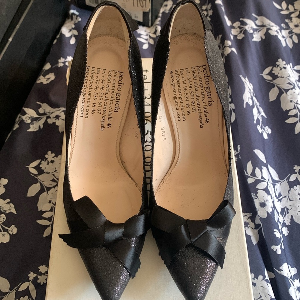 Pedro García heels in very good condition in size 6 .glitter black.